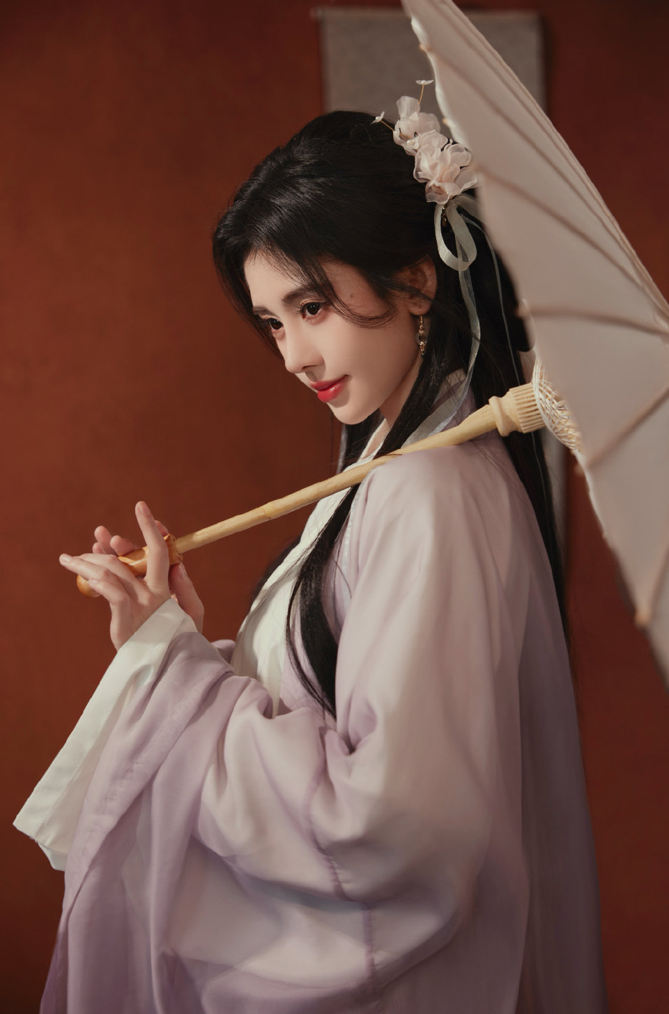 鞠婧祎古韵唯美营业美照，这状态怎么样？ ​​​