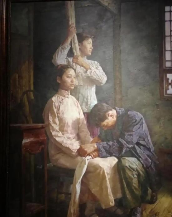1942年，女地下党员罗文坤被捕，敌人见她不屈服，就把她放了，并让特务暗中监视她