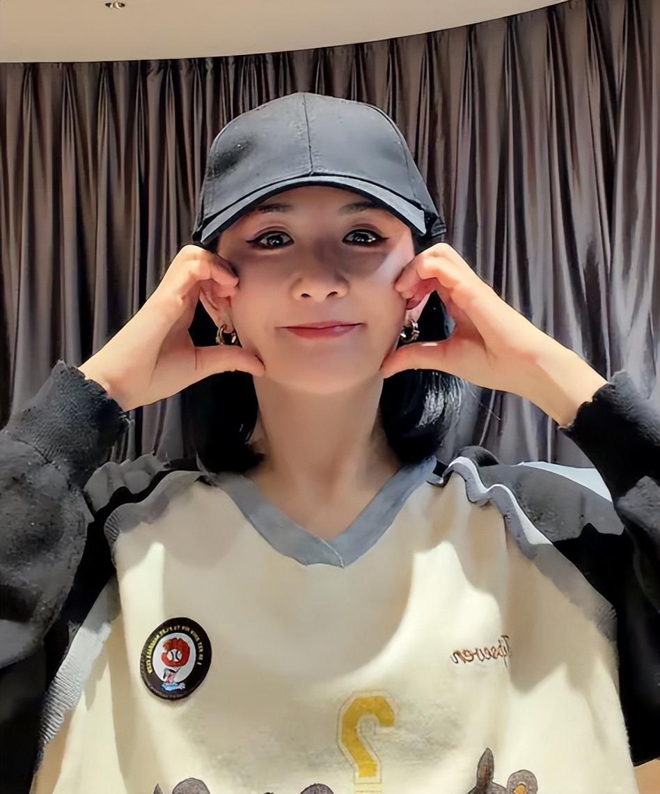 主持人里我最佩服谢娜，有胆量、有魄力、有勇气。

但是，说到开演唱会这事，光有胆