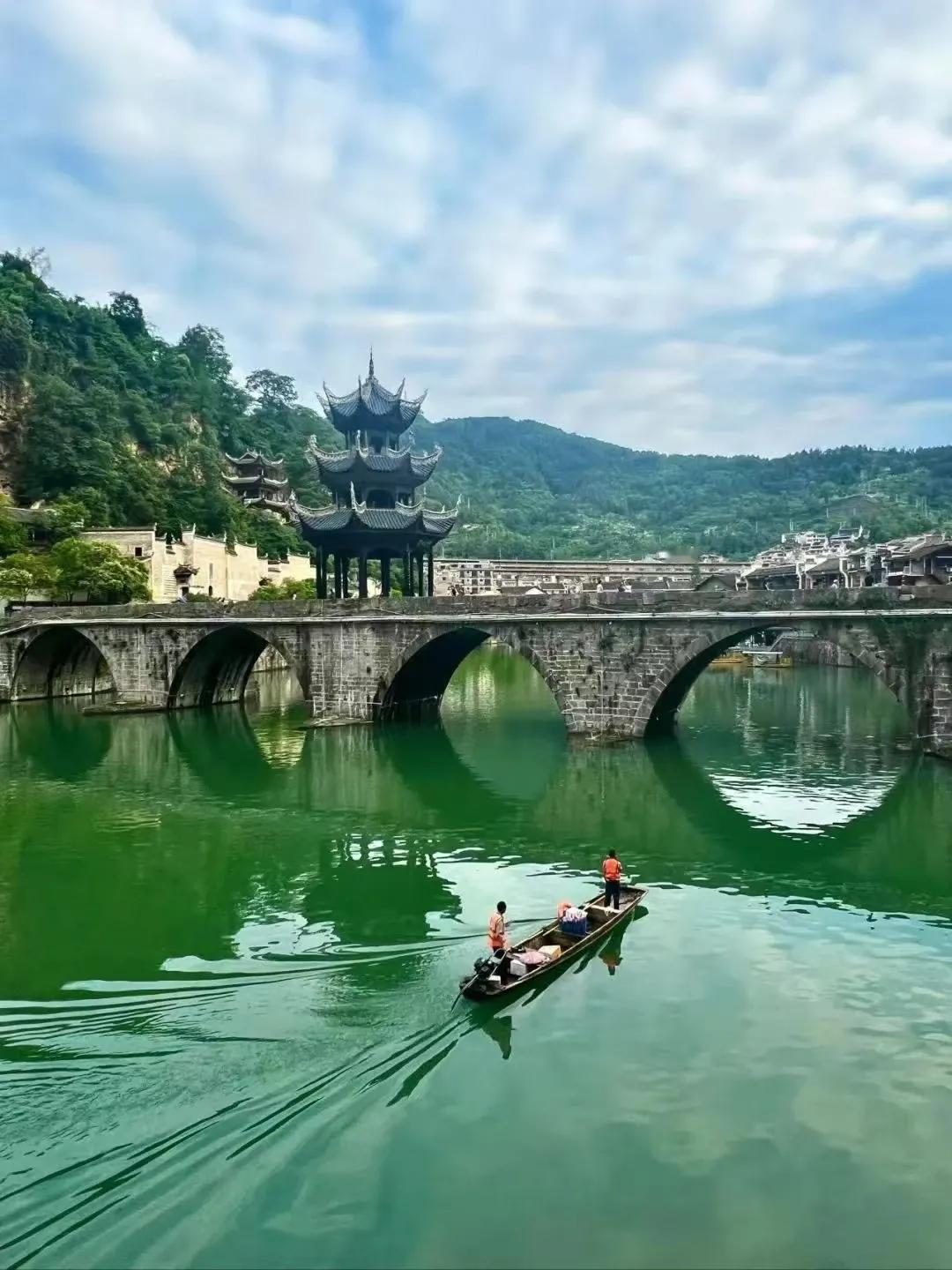 炒股最大的敌人是自己吗
是的
就是自己
因为害怕
因为恐惧
因为贪婪
时而追逐热