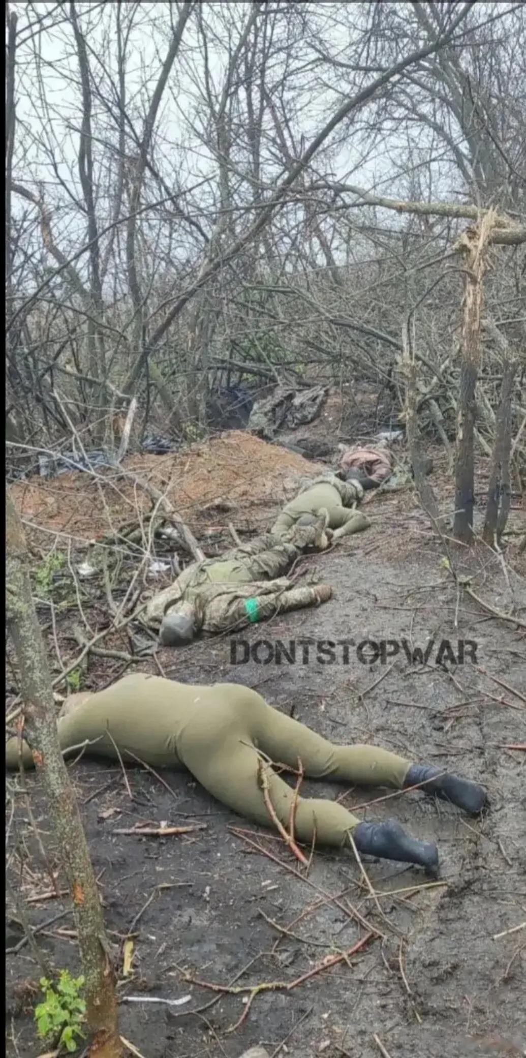 难道泽连斯基连把士兵买军服的钱都给吞了吗？在斯瓦托沃——克列缅纳亚方向四名被打死