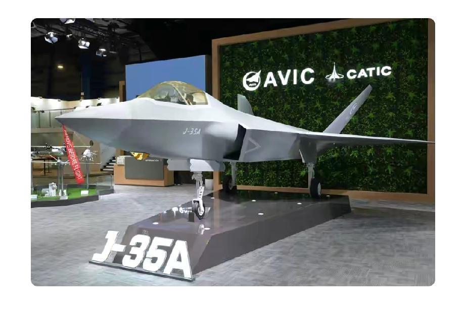 中国造飞机亮相新加坡航展，这绝对是值得大赞特赞的事儿！
从技术层面看，像C919