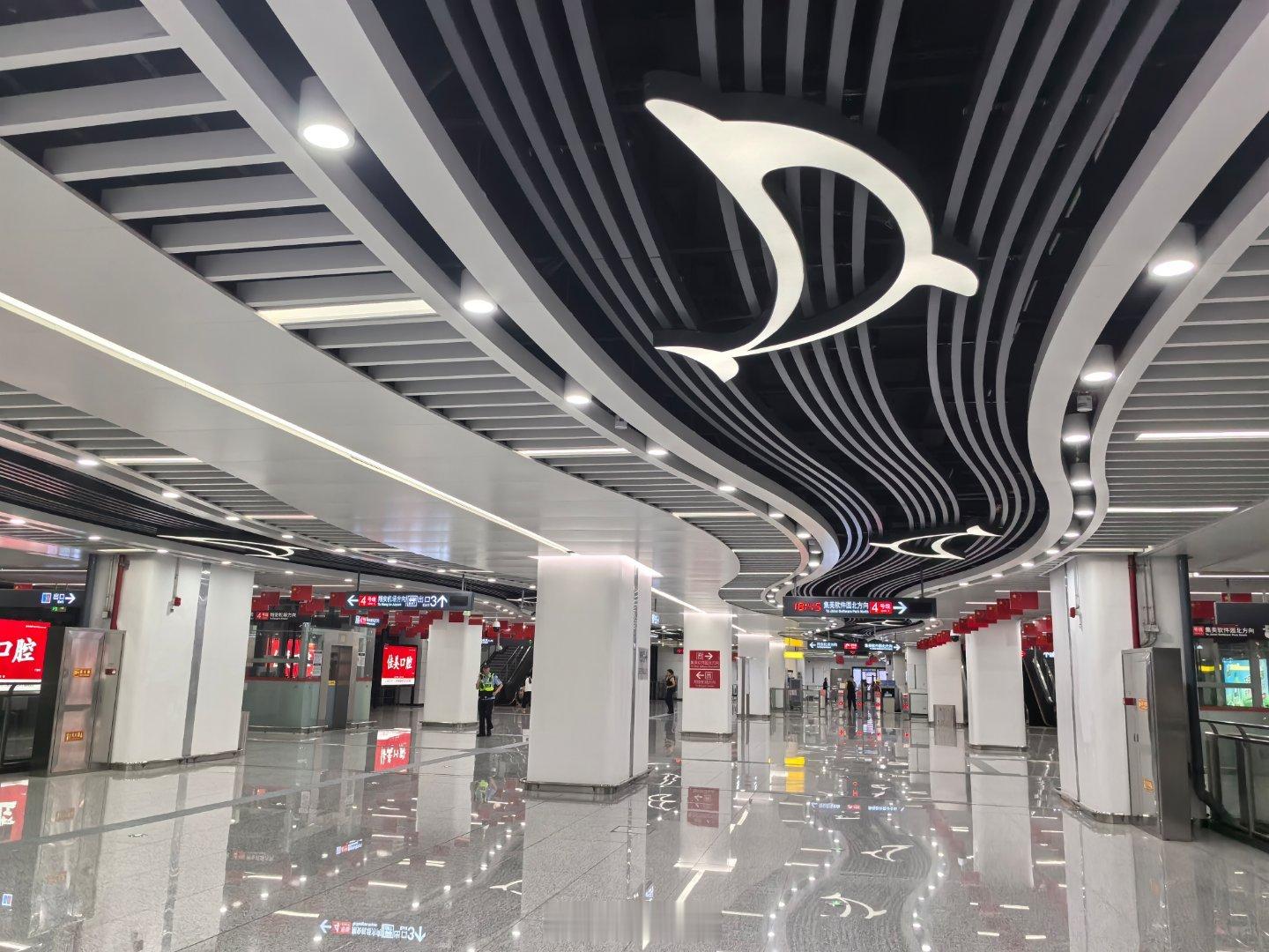 厦门地铁 厦门地铁4号线试乘，时速120快线试乘段30多公里不到半小时走完，快到