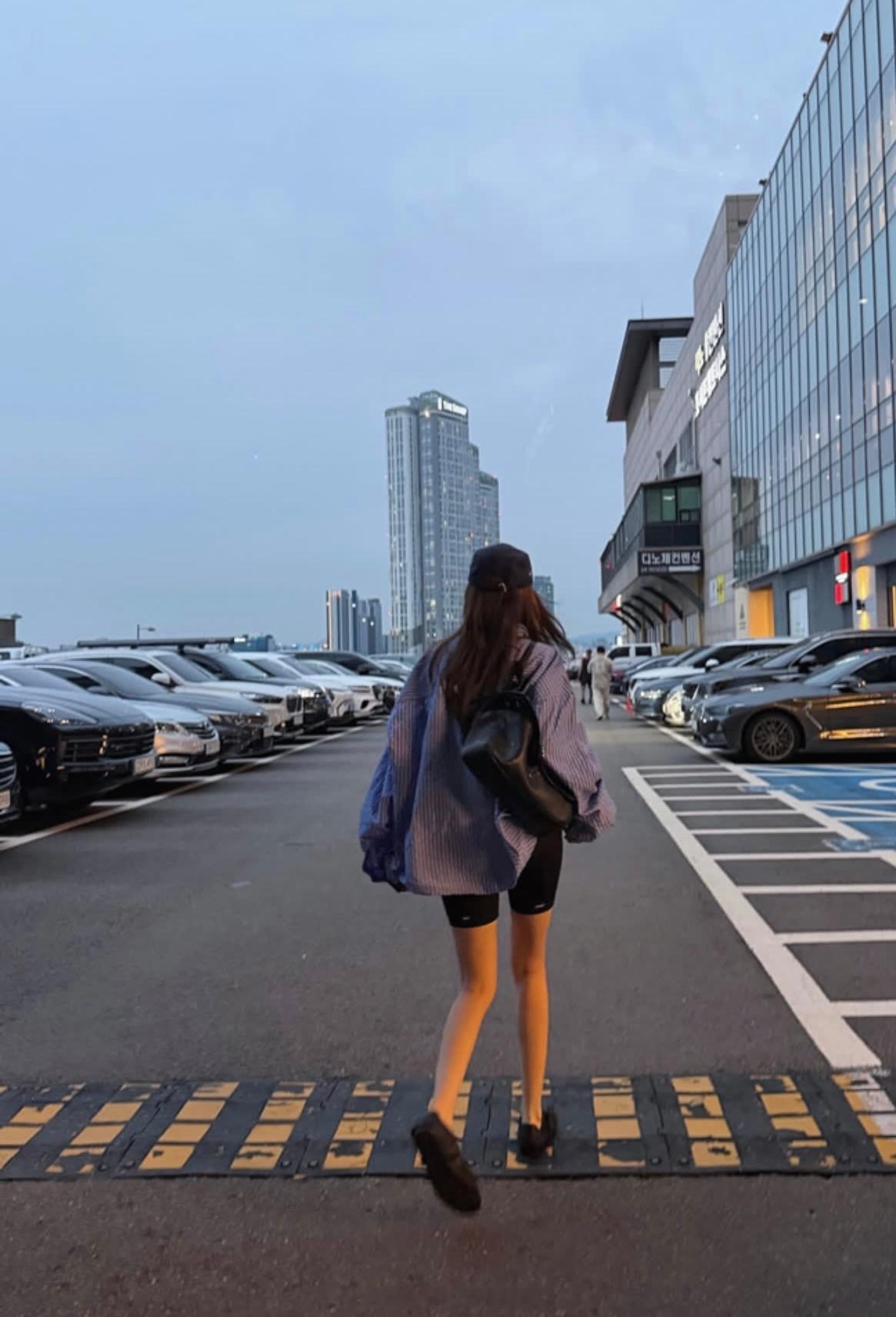穿搭分享 连续更新第2941天韩国时尚女生日常搭配周五啦看看朴孝敏韩系穿搭超能新