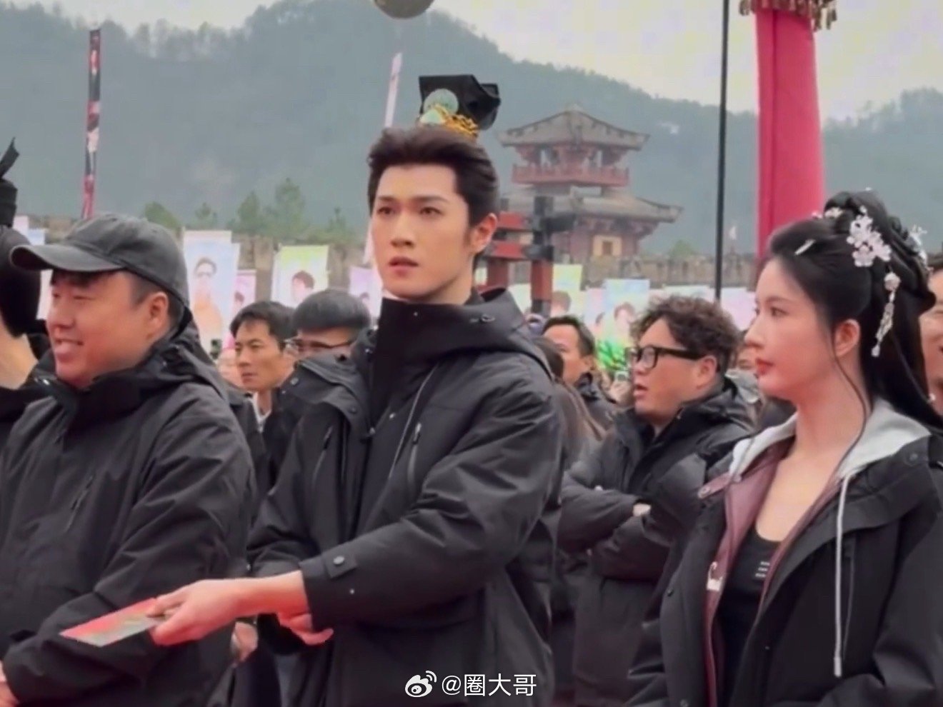 李昀锐刘些宁归良辰妆造李昀锐和刘些宁主演的电视剧《归良辰》今日开机，就是说李昀锐