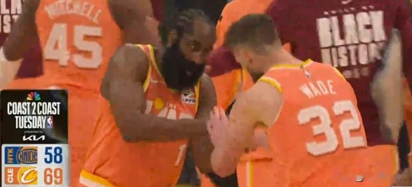 哈登引领一波小高潮，尼克斯有点顶不住了，三节比赛结束骑士83比65尼克斯！
哈登