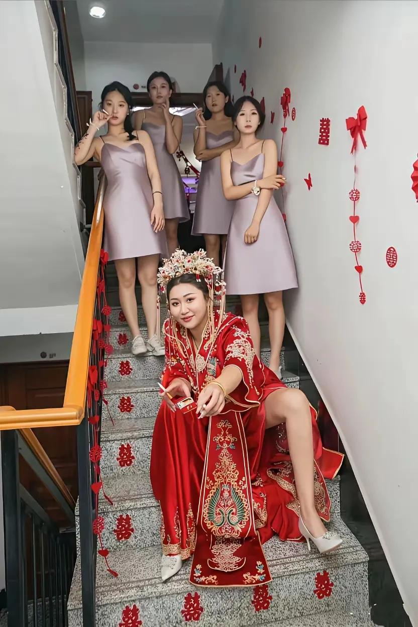这新娘一看就知道以后在婆家的地位不会低……[捂脸]