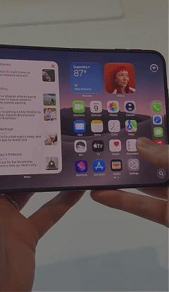 iPhoneDuo过渡动画 完美

第一眼我以为是透明的呢，

这个过渡做的确实
