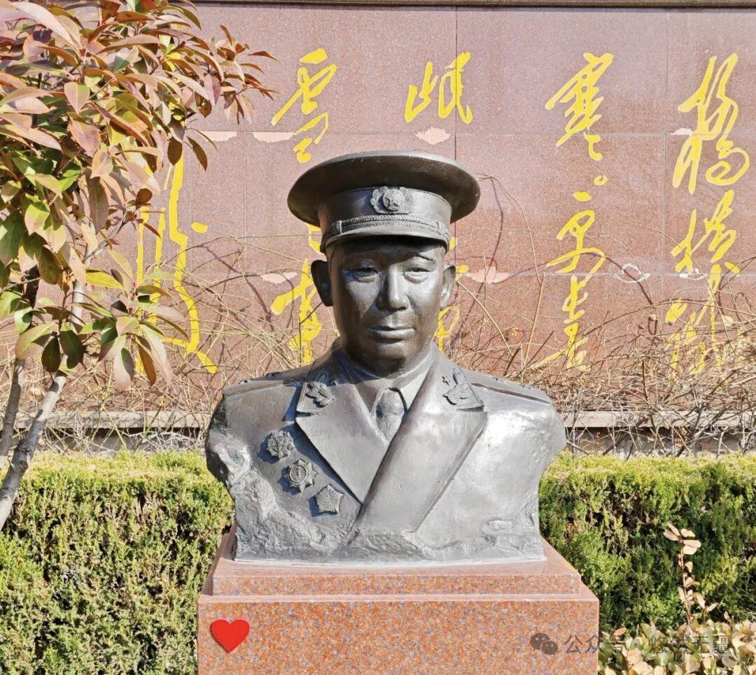 杨国夫与平原游击战


大部分红军干部，在土地革命时期都是打山地战的，无论是中央