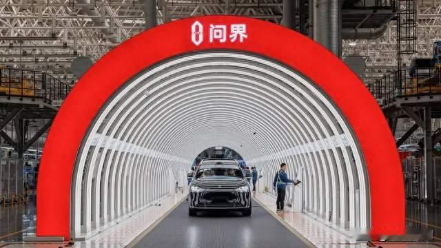 华为问界正式分家！2027年起展厅再见，谁最受伤？