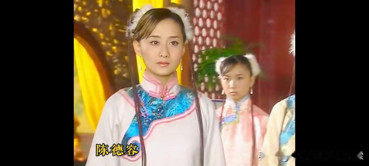 同穿一件衣服，陈德容和胡静谁美?倘若是陈德容巅峰时期，那毫无悬念陈德容会胜出啦！