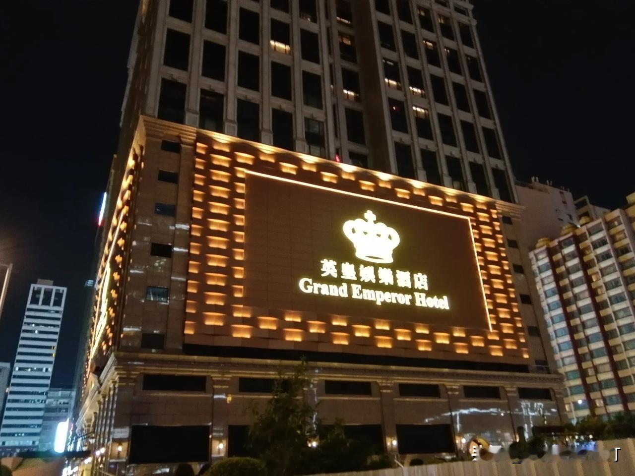 最印象深刻的一次旅行不久前，去澳门吃了一次自助餐。虽然很划算，但是路程有点远。