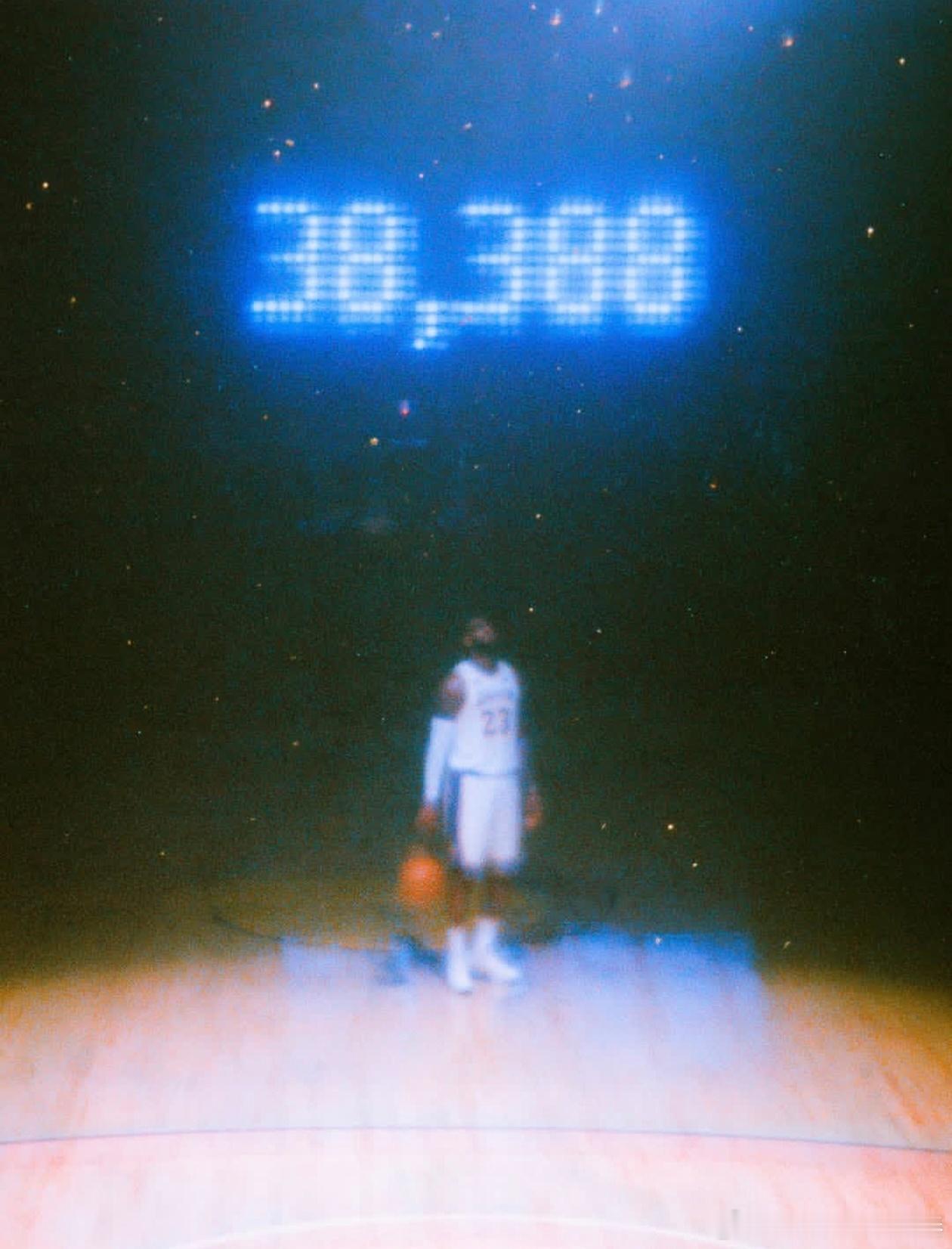 King  James 👑图源:egeberkina76人
