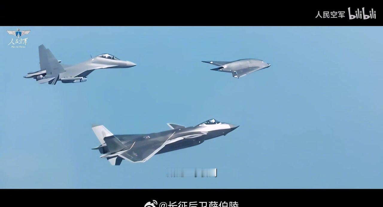 空军新机型GJ-11（玄龙） 服役实机首次曝光！这个编队漂亮啊！
