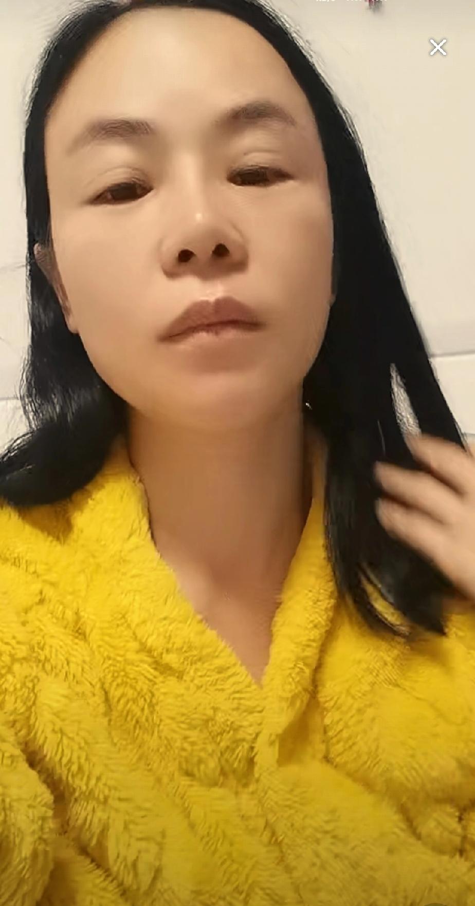 一个女人遭遇网暴还有那么大的心理承受能力出来直播面对这事，不得不佩服李林的勇气，