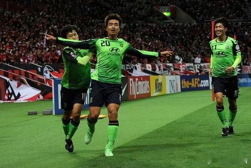 003 韩职 金泉尚武VS光州 FC足球          两队新赛季开始都是一