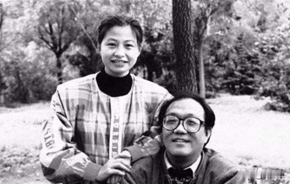 [微笑]2010家，著名作家史铁生生病住院，医生在准备手术计划的时候，妻子过来说