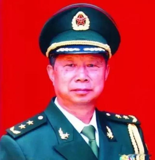 老山战役中，粟裕的儿子粟戎生站在一旁，听到有战士说：“若能在敌人的头顶上装个火眼
