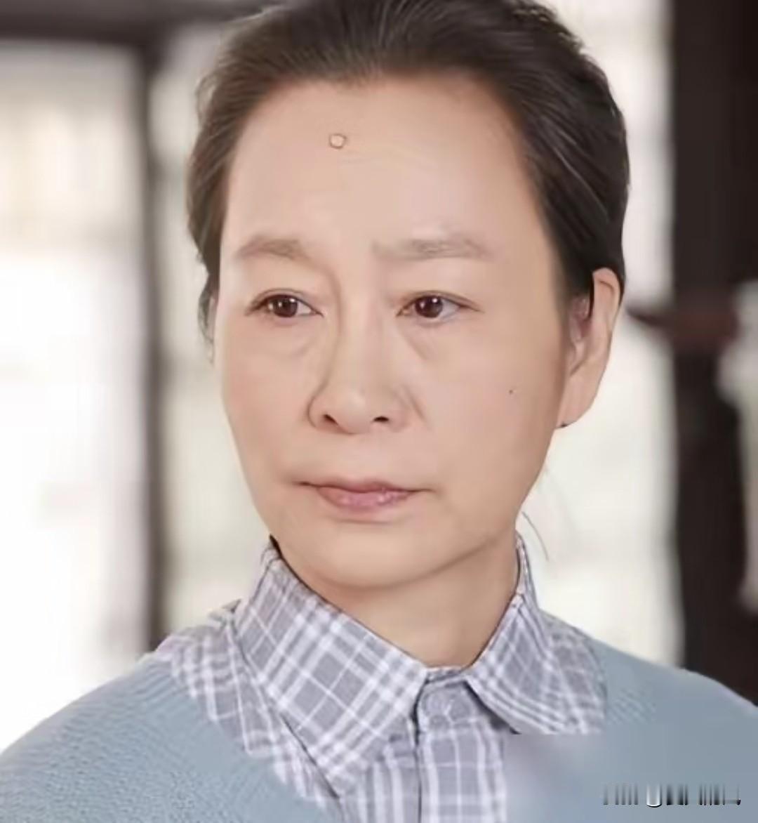 娱乐圈的瓜田永远丰收，
奚美娟周野芒这出跨年度大戏，
给咱们上了一堂生动的“反转