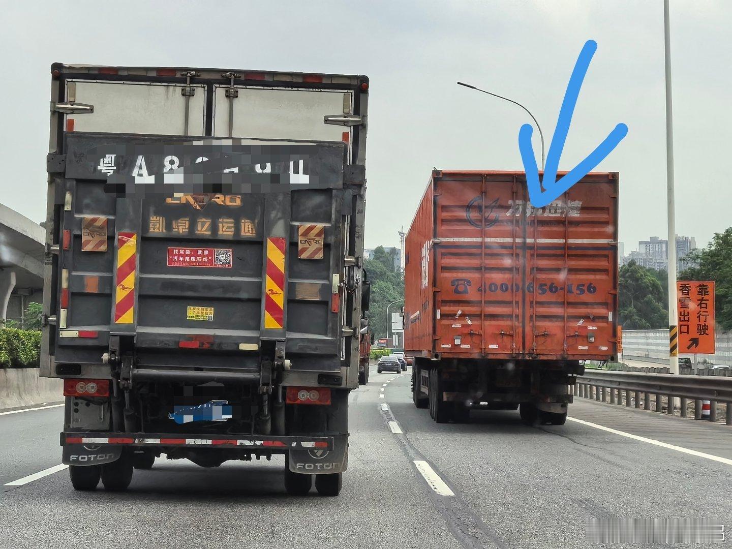 开车遇到这种货车，别跟，多远都别跟就对了。 ​​​