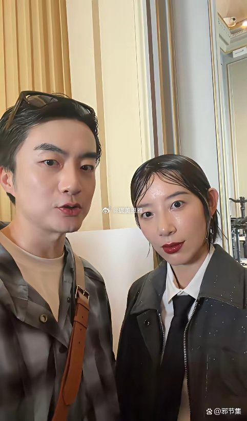 这可是巴黎时尚周，李斯丹妮做完造型后她自己不照镜子吗？ 