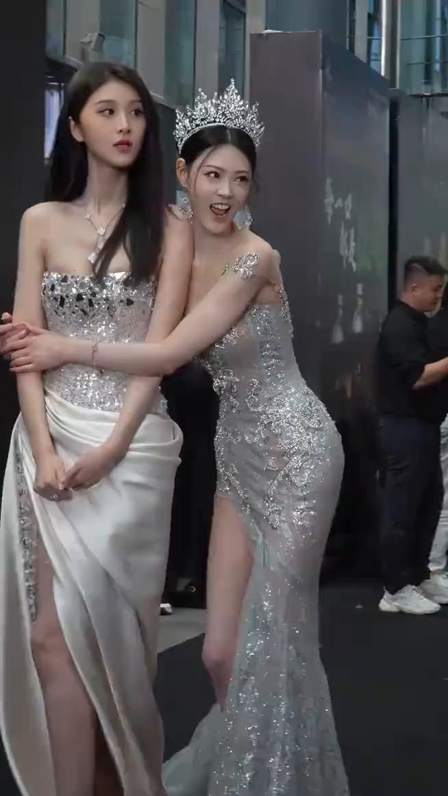 放开他，让我来。