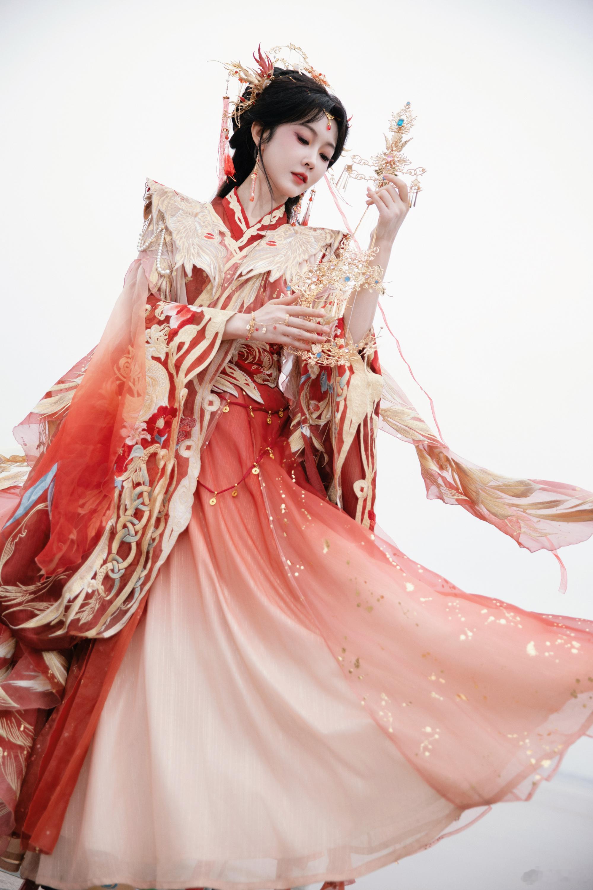 宣璐宣璐好对味的凤凰神女感宣璐完全是凤凰圣女来的宣璐这组红衣造型真的绝了好对味的