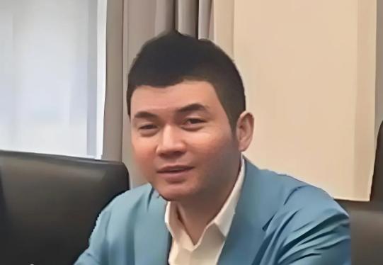 一件诡异的国际大案落锤了！柬埔寨太子集团电诈主脑胡小伟，没被引渡回国，反而被日本