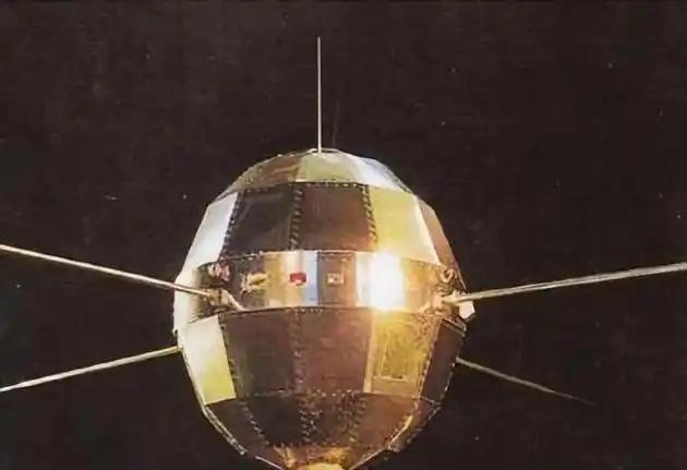 为什么东方红一号至今都没有坠入大气层？很简单，因为当初把东方红一号发射出去的时候