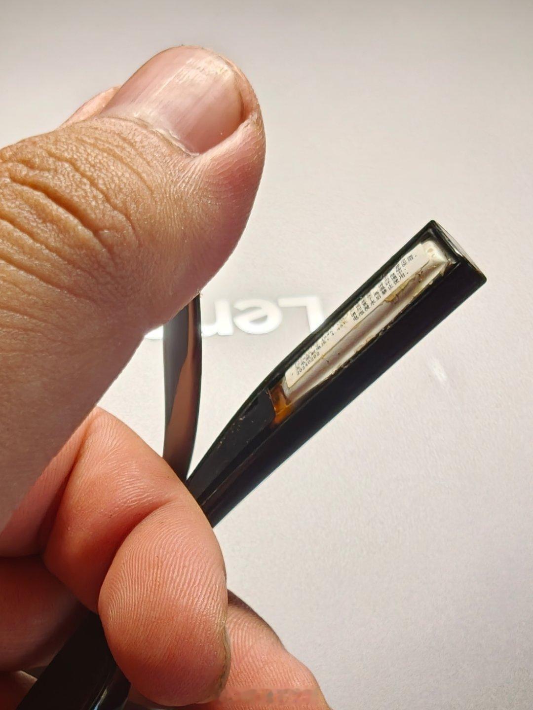 我想知道这种智能眼镜的眼镜腿一旦电池胀了会不会把脑瓜子炸飞？ 