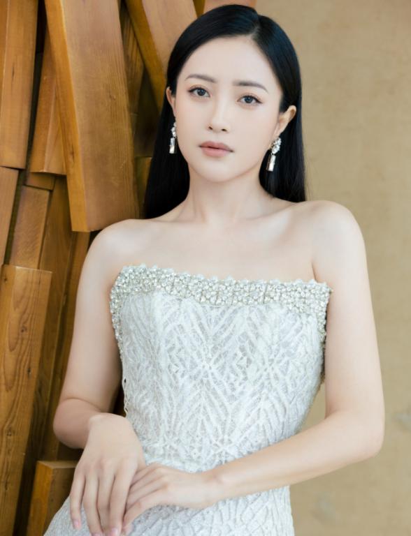 女演员包文婧，
她身上最大的问题，
不是她演技不好 ，也不是她长的不漂亮，而是她