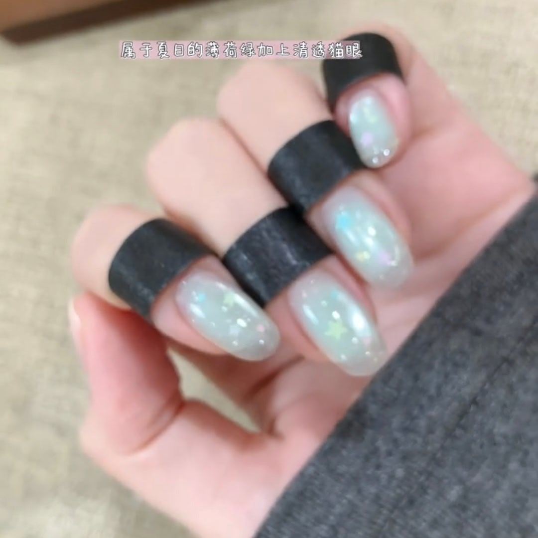 夏日炎炎，终于解锁了薄荷曼波猫眼美甲！💅小姐姐说这叫“冰镇西瓜味儿的夏天”，果