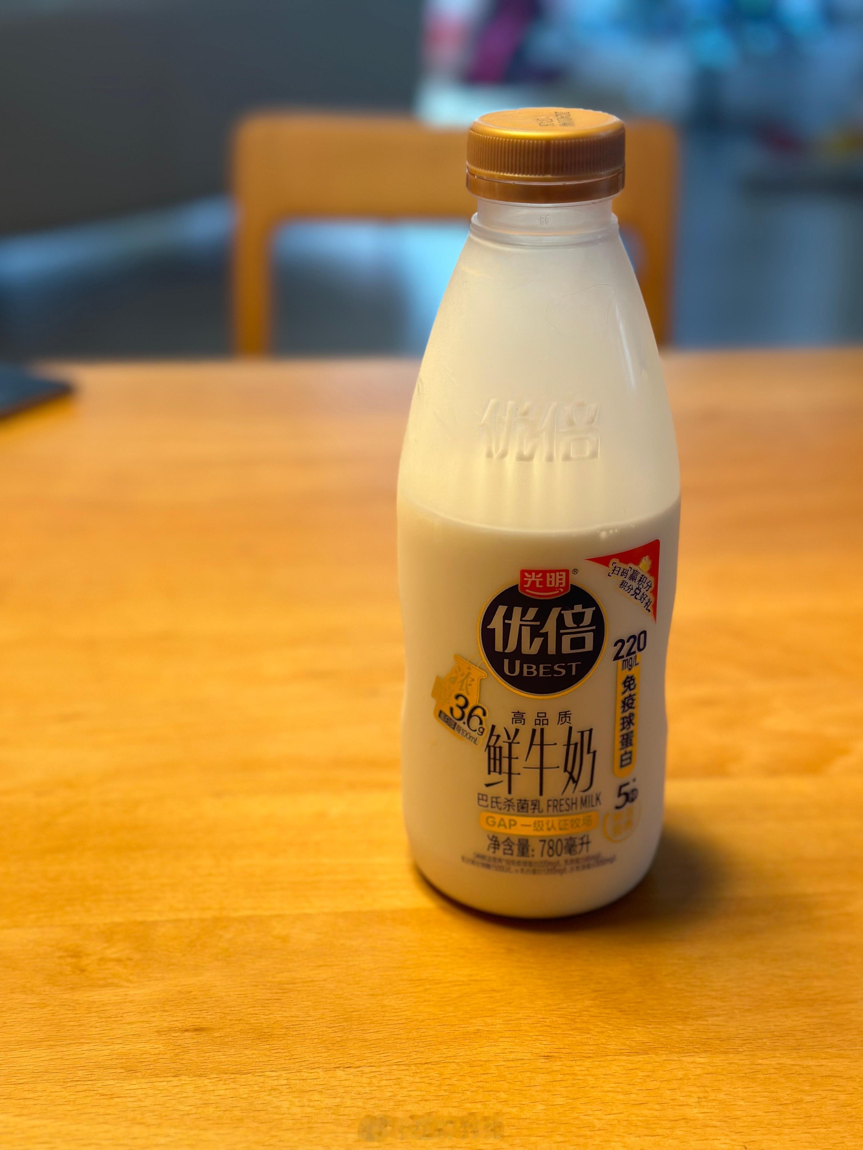 #脆皮打工人奶搭子是什么# 之前有说过，我家里我跟我老婆喝的基本都是鲜奶，主要原