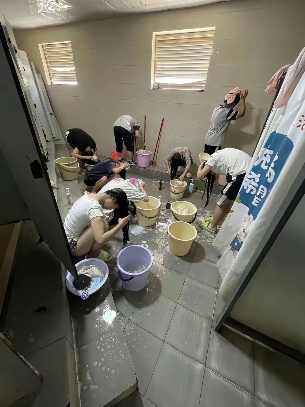 上初中高中这样没什么不妥，现在想想以前真的能吃苦 