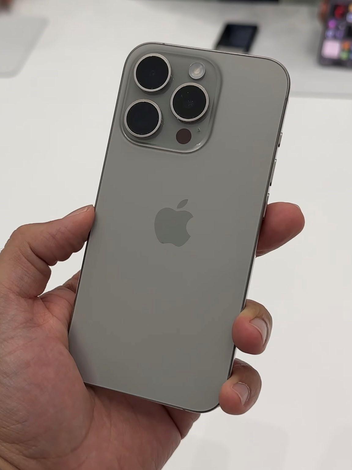 为啥不推荐你买iPhone 15，因为真心不知道苹果会在啥地方给你玩阉割！除了6