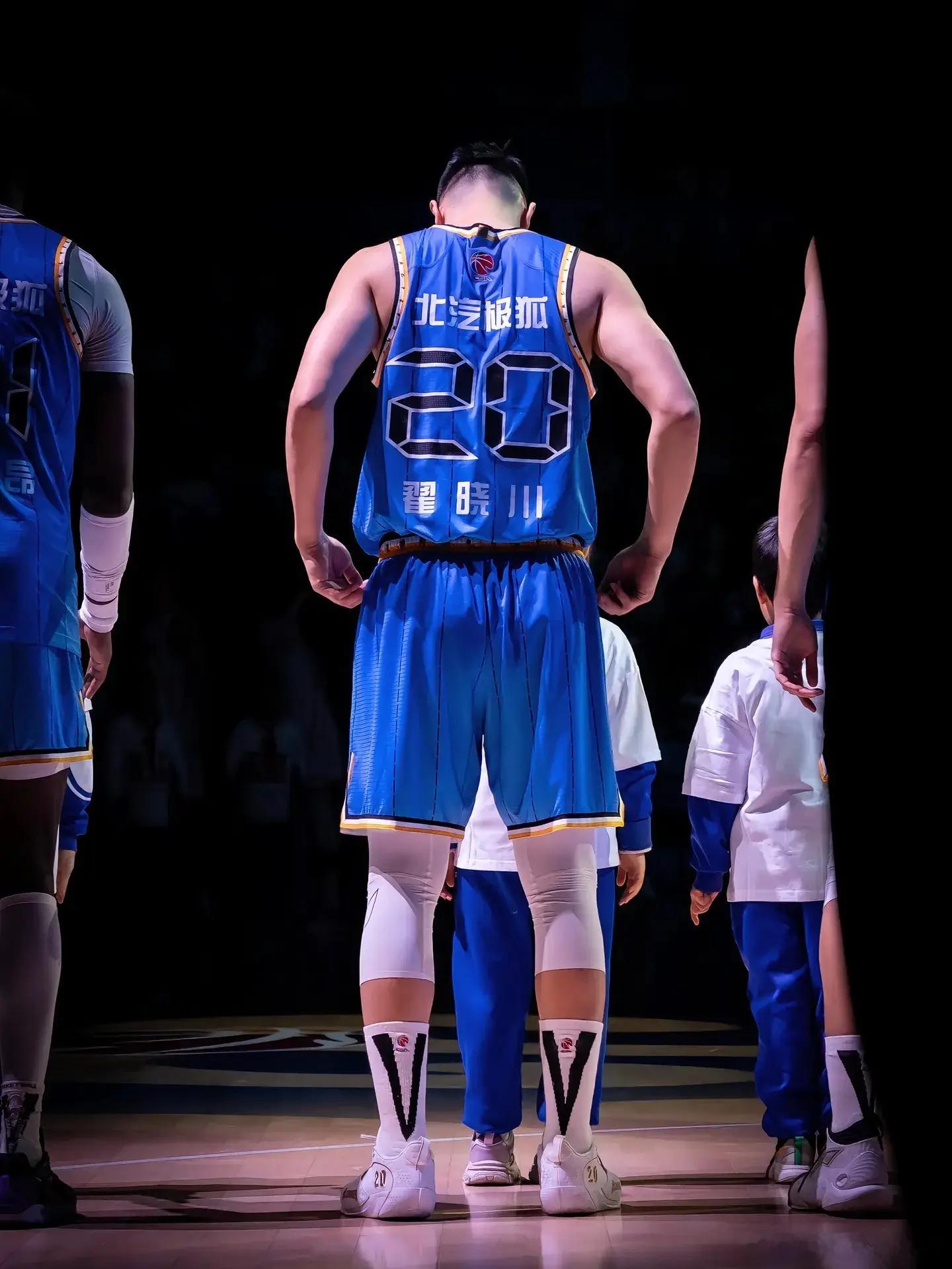 北京首钢球员翟晓川在个人社媒写道：感谢你们一直以来的支持和陪伴，第一阶段结束，咱