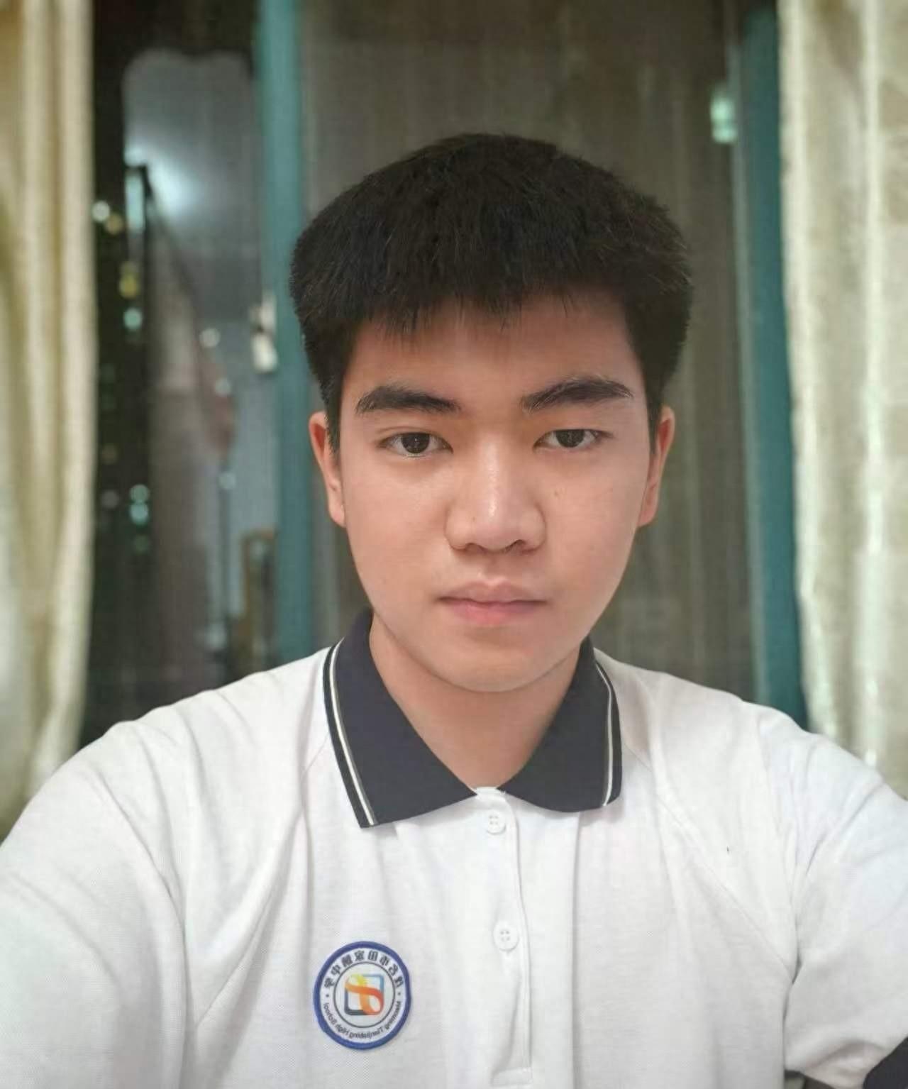 “读书就要报国！”广东茂名，一位男生查分后发现自己考了高分，而在班主任眼中，这是