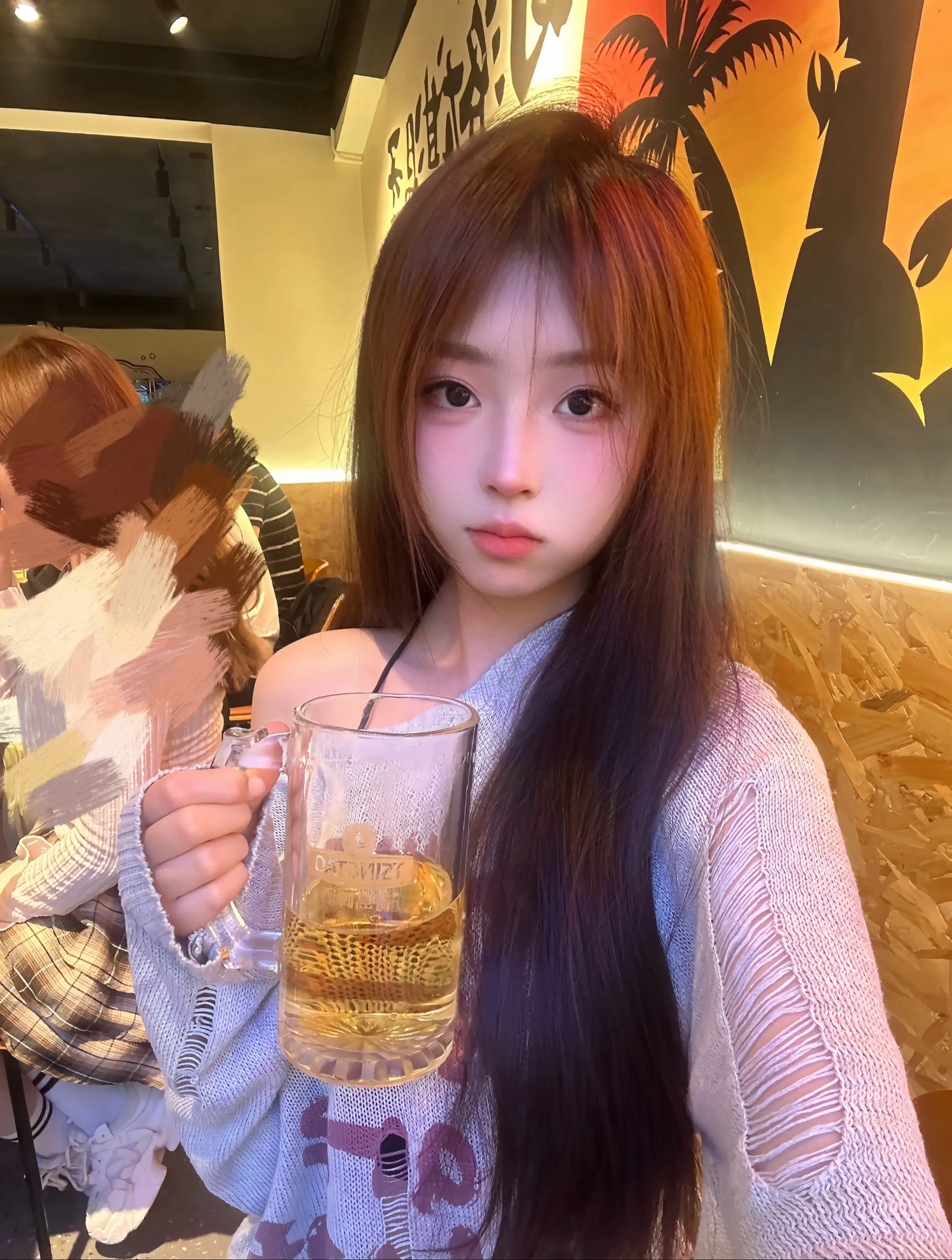她的微笑 她的爱闲 我全部都喜欢 总之她的固执她的蛮横我全部都想要