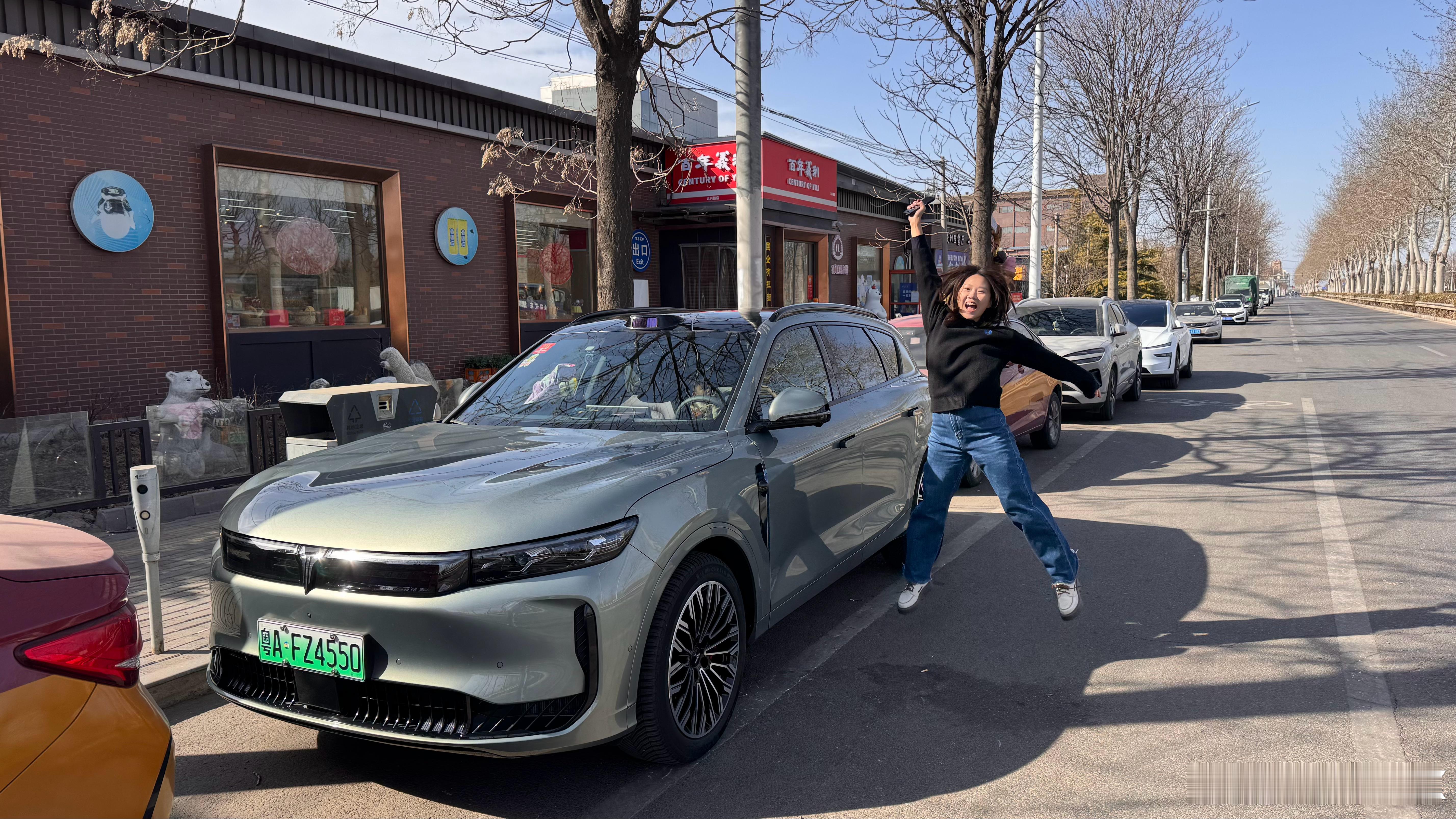 去工厂门口，打包了一箱北冰洋当手信！出发回程！今日任务1200km你们还有跟我一