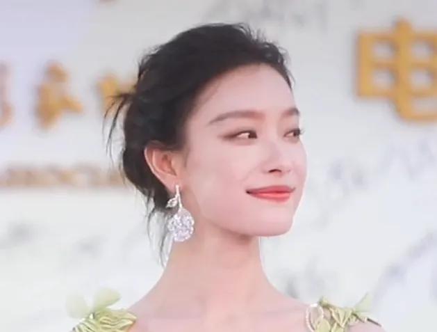 咱就是说倪妮红毯好像从来没有失误过，今晚最美top，颜值，礼服仪态都好绝[心][