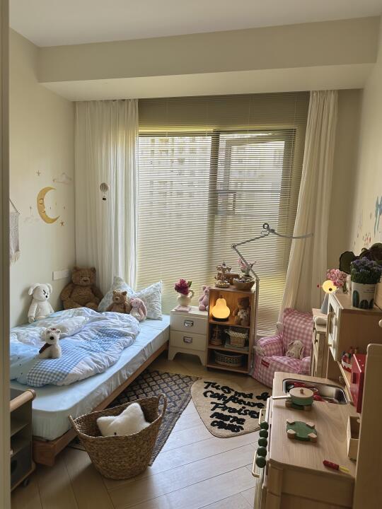 今天的女儿房是海盐草莓味道的 🎐🍓