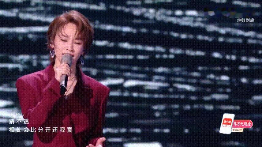 谢楠 完美女人谢楠唱《猜不透》的时候氛围感拉满，柔软声线之下，藏着独属于她的强大