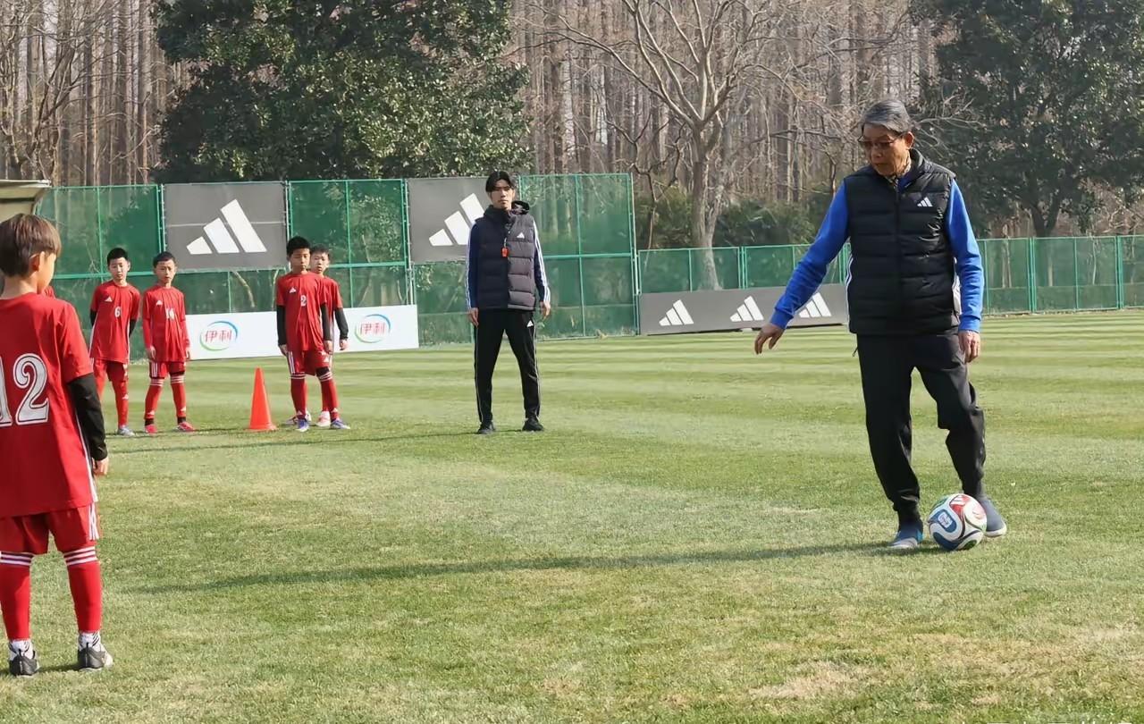 一城一队
看来吕文君确实退役了，有点可惜，按照实力和水平作球队替补还是绰绰有余的