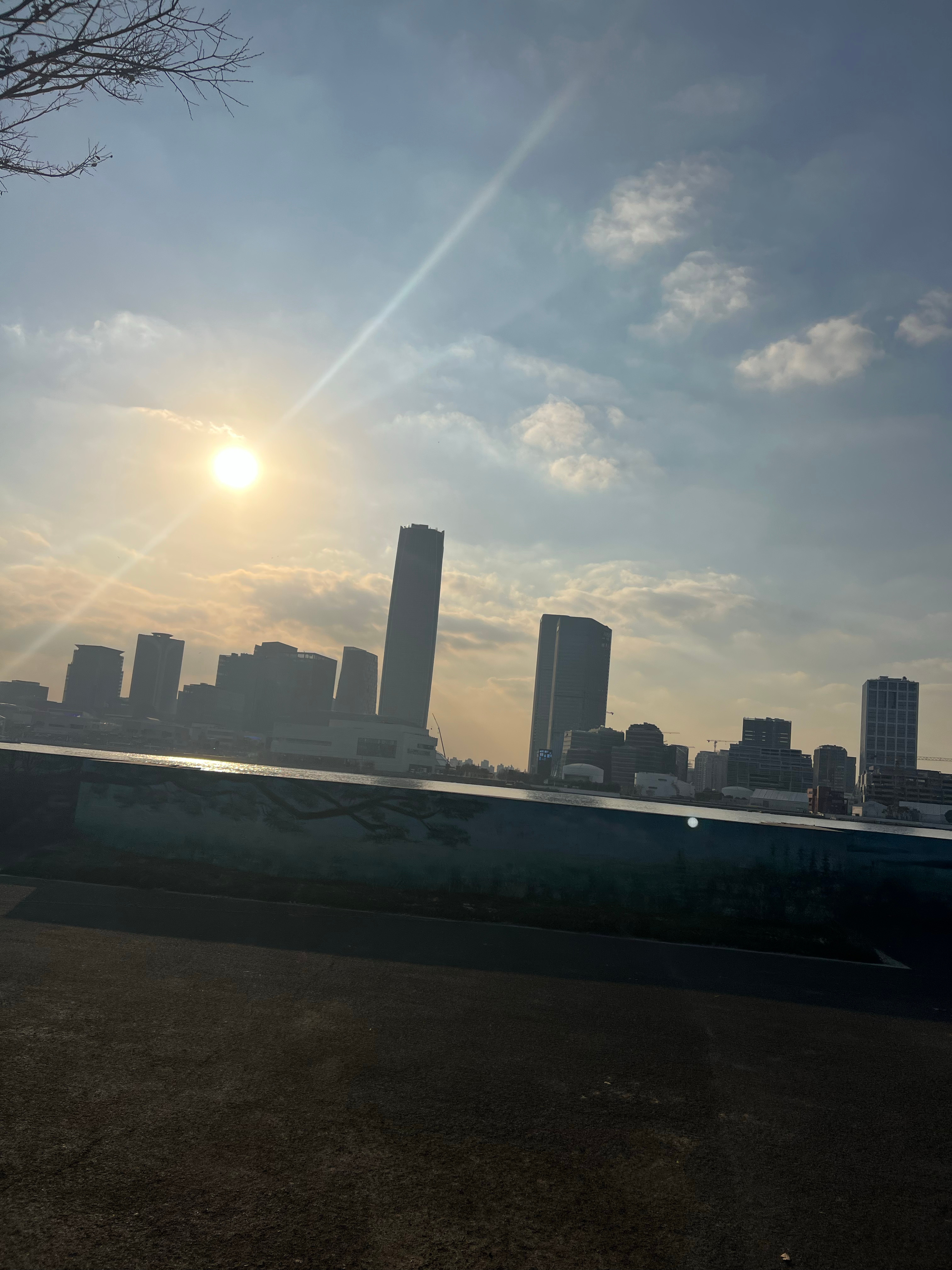 带跑✅如此幸运，又是跑着看夕阳的一天，美到了我的心里小姐妹还带了新年零食给我，感