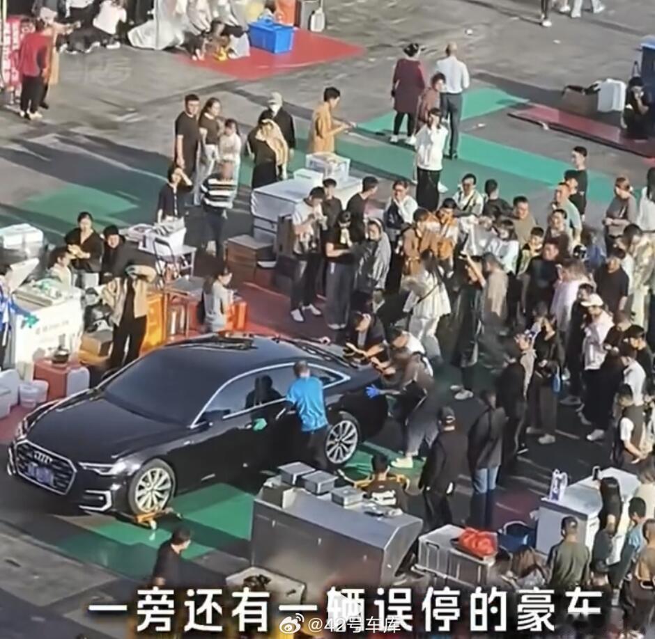 这地方我去过，就在河北正定，白天是公共停车场，但是傍晚的时候就会让车子清场，变成