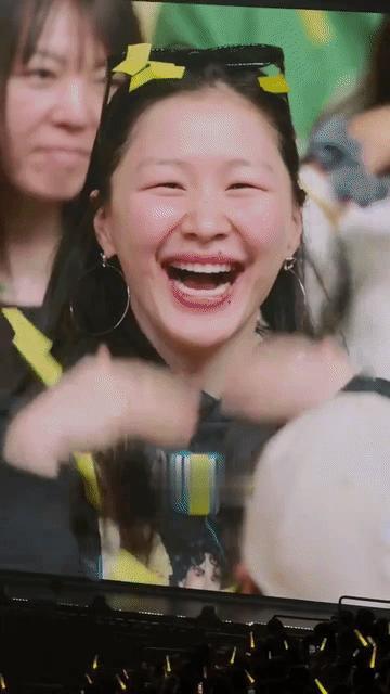 金靖和张凌赫在一起连眉毛都不画，看来她是真的对张凌赫一点兴趣也没有，她真的是内核