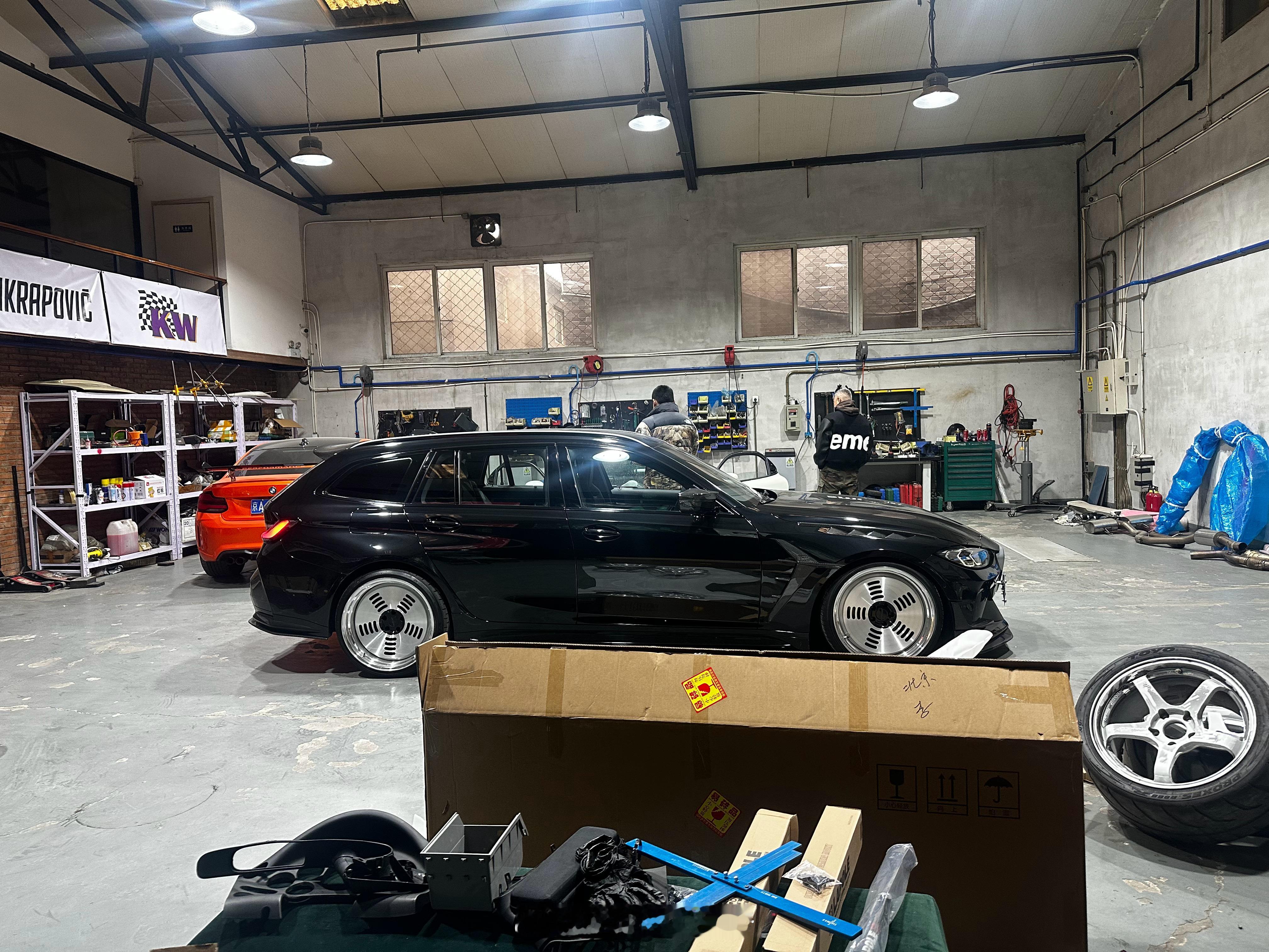 iAcro又一次搬家了，搬到了Superfrezh以后可以给大家拍更多关于玩车的