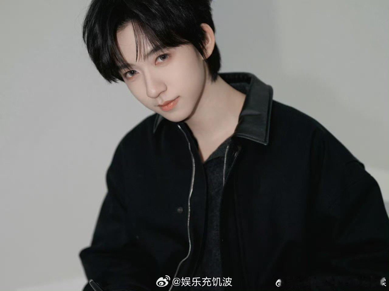 贺峻霖看到了粉丝8年前的许愿牌这一幕真的太戳心，八年时光，圆满落幕，未来继续走花