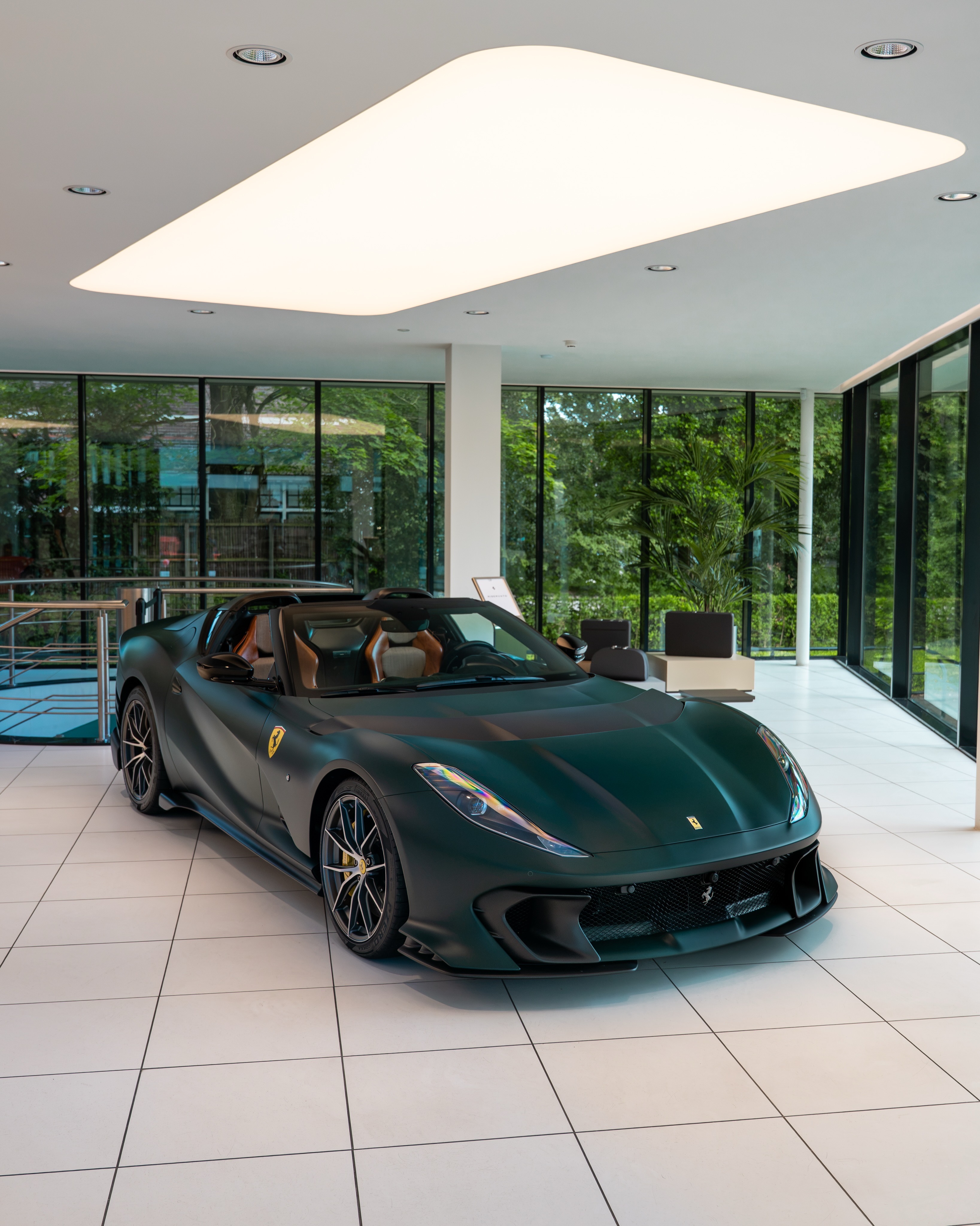 Tailor made 812 Competizione A 油漆：DeepGr