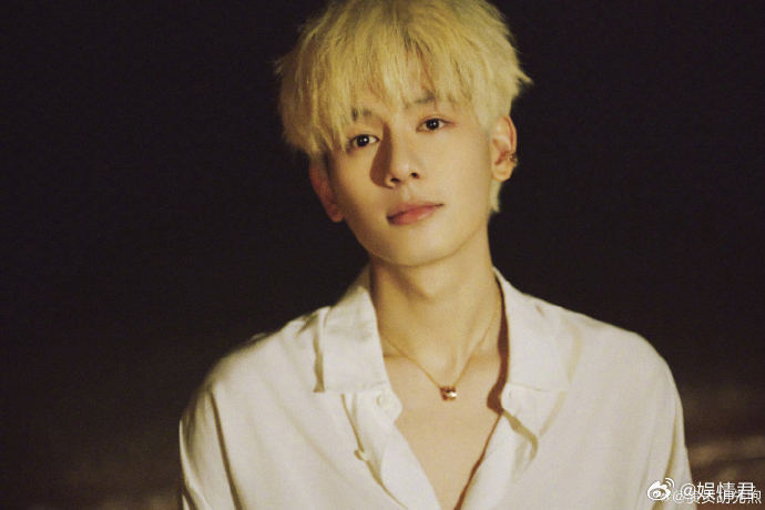 胡先煦留部偶像剧吧胡先煦金发帅得我有心事了 胡先煦金发堪称神图制造机，明月海边少